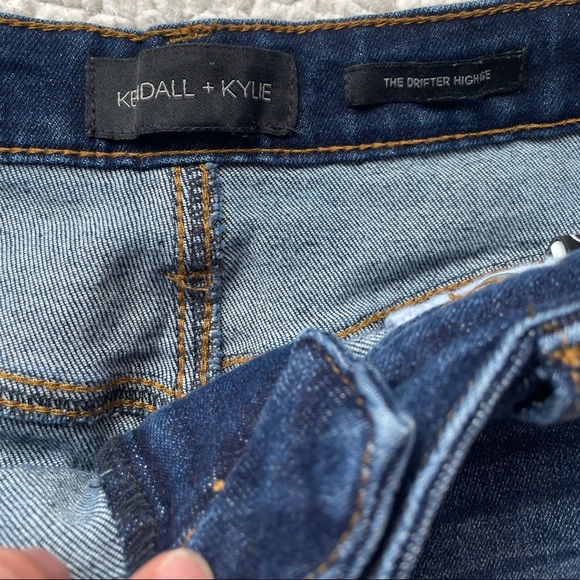 Kendall + Kylie Dark Wash Drifter Blue Demin High Rise Cuffed Jean Shorts - Picture 4 of 6